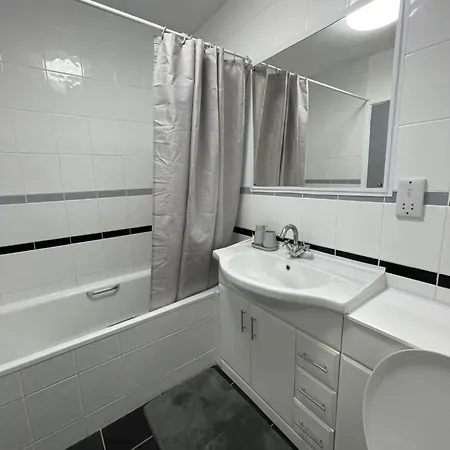 Cardiff Bay Apartment With Parking Exterior photo